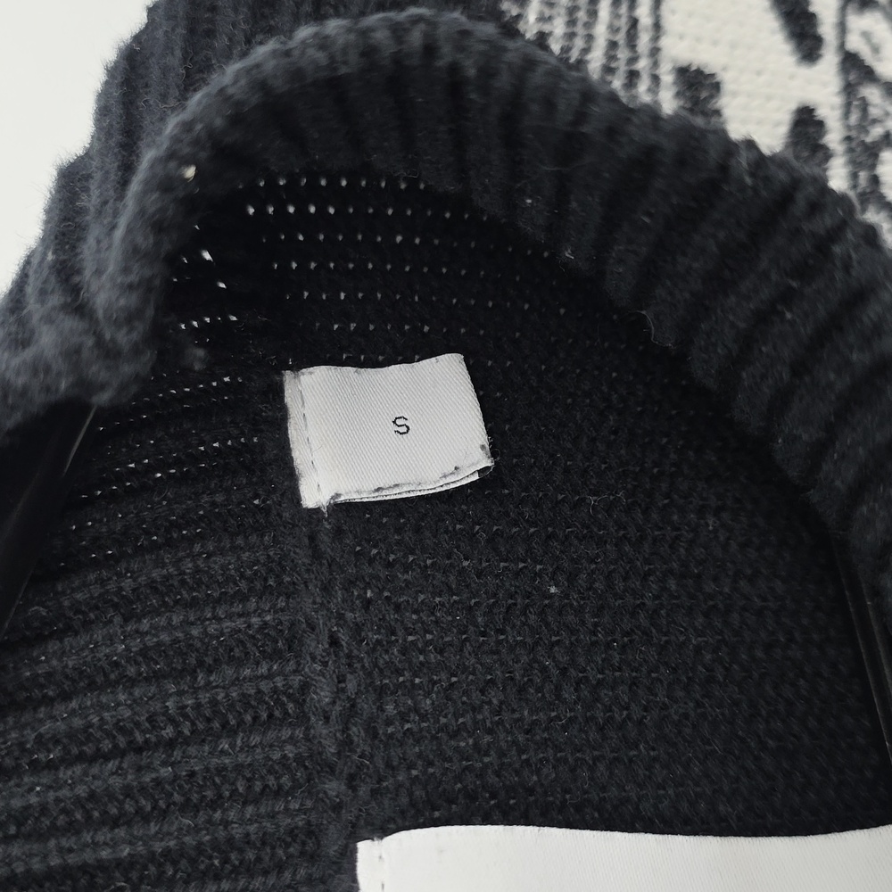 Collusion Back And White Knitted Sweater With Manga Grpahic - Picture 7 of 7